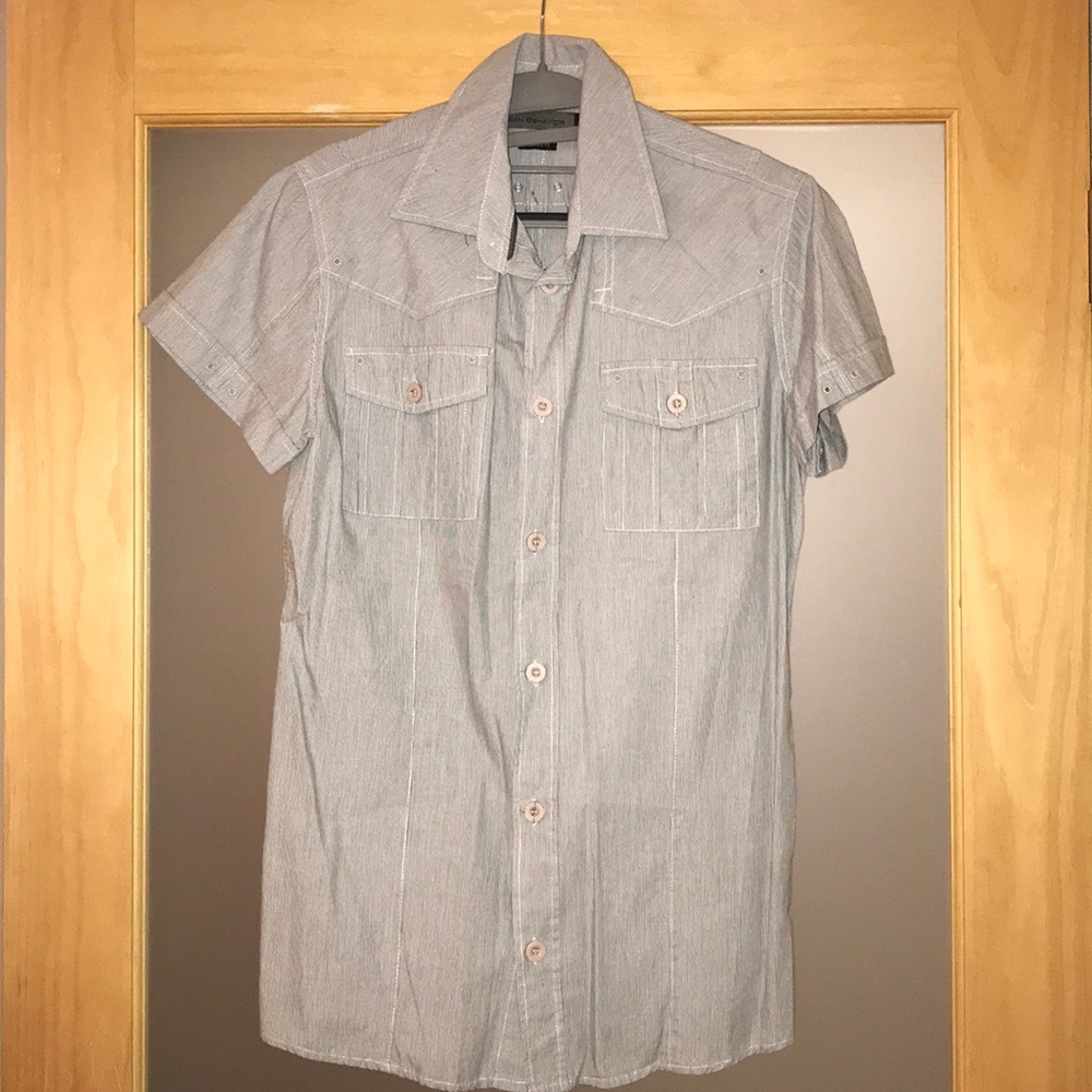 Short sleeve button up